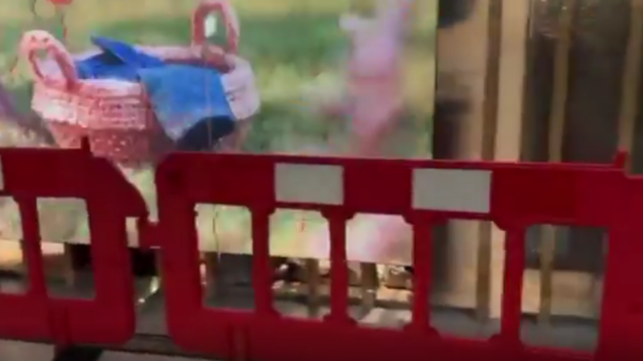 Muere niña de 5 años en un centro comercial tras colapsar un vidrio
