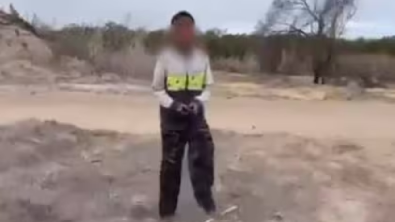 Niño es encontrado llorando tras ser abandonado por un 'coyote' en Texas
