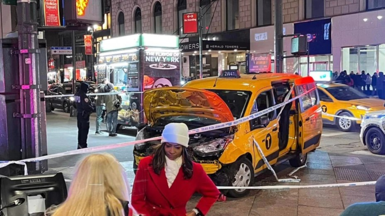 Taxi atropella a peatones en Nueva York el día de Navidad