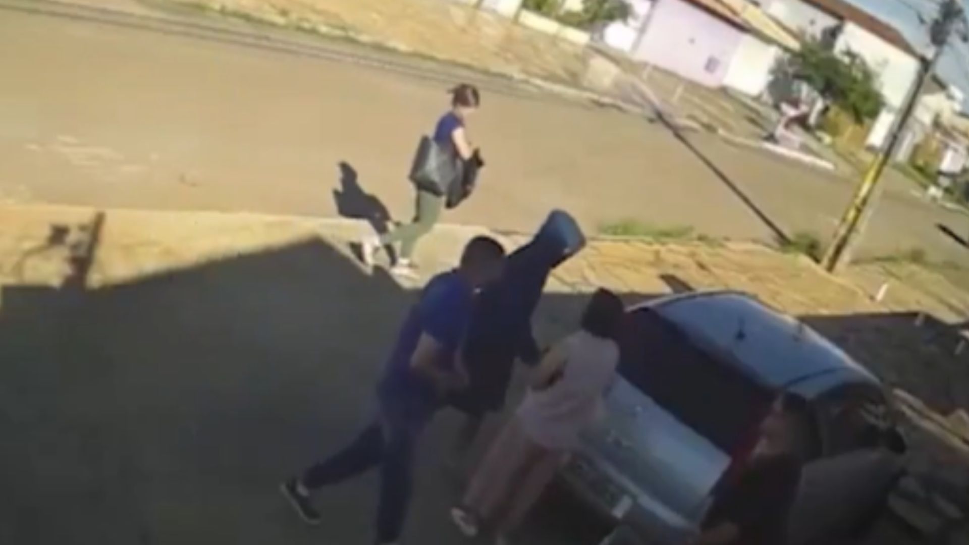 Imagen de 'Si gritas, te disparo': así fue el robo de un vehículo a una pareja frente a su casa