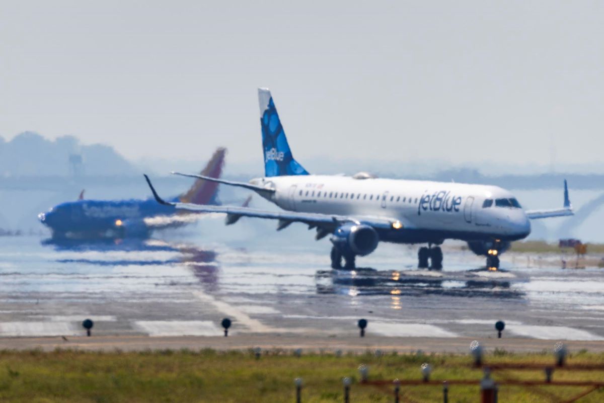 Aparecen dos cadáveres en tren de aterrizaje de avión que aterrizó en Florida