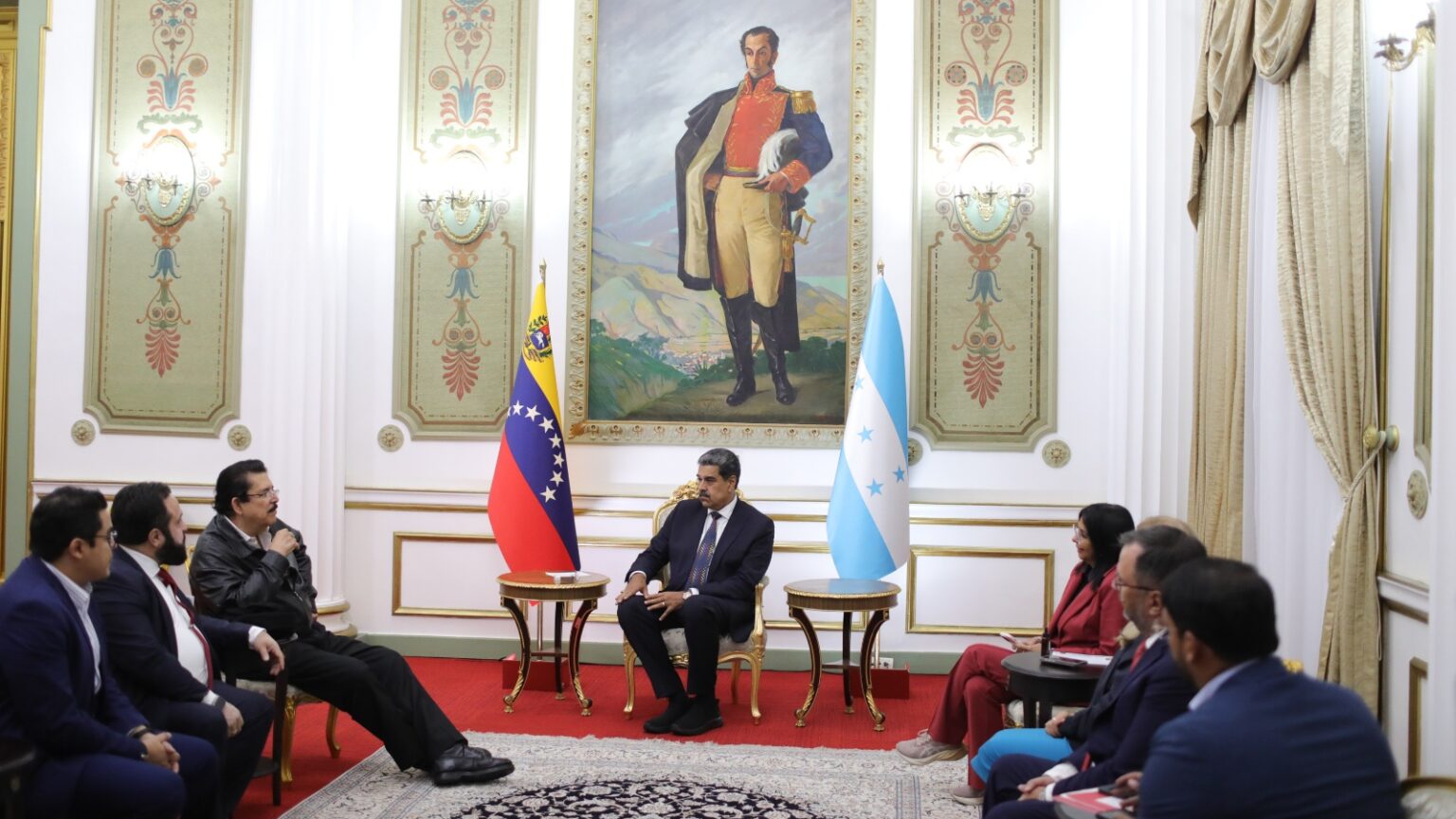 Nicolás Maduro agradece la visita de Manuel Zelaya y de otros delegados a su cuestionada toma de posesión