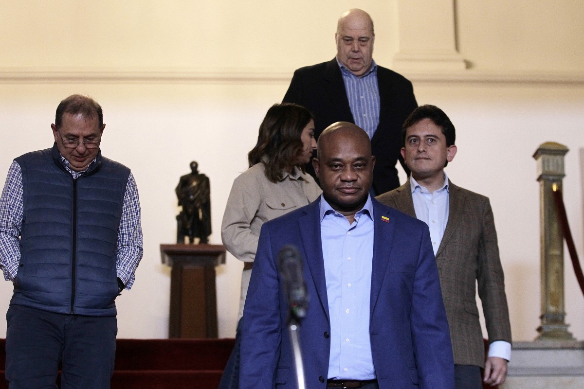 Colombia dice que vuelos con deportados de EE. UU. se reanudarán el lunes o martes