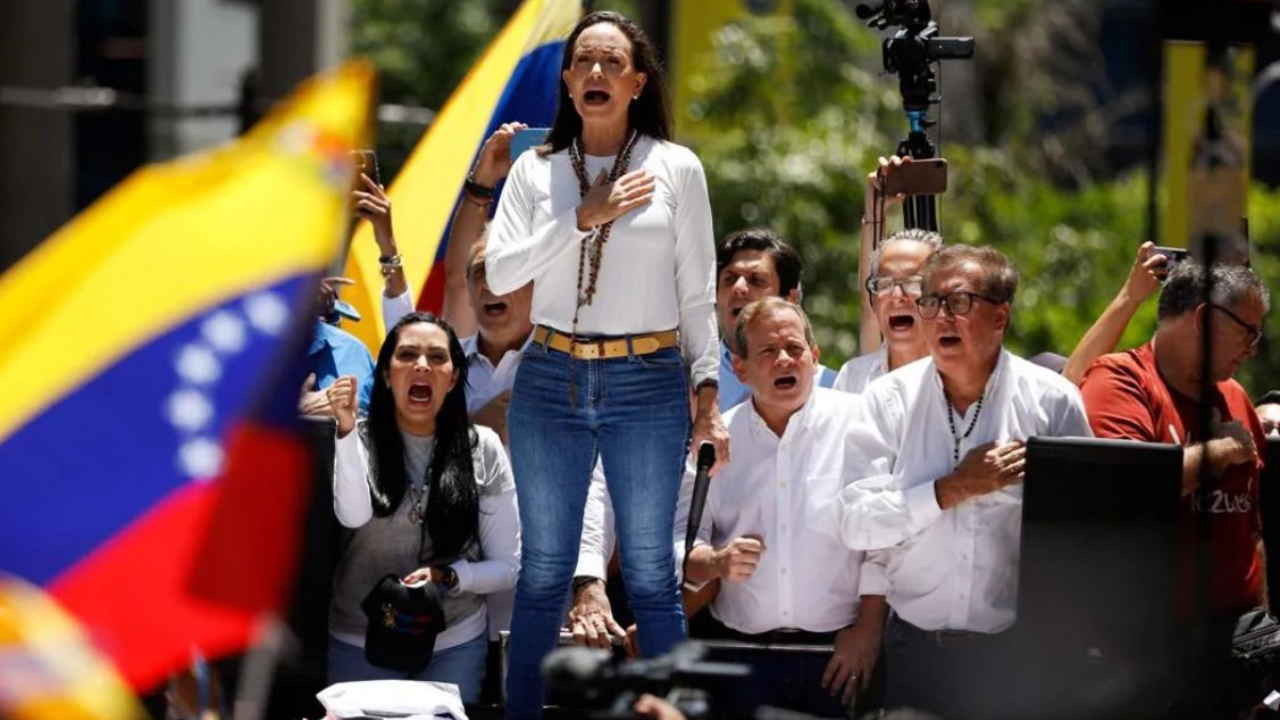 María Corina Machado dice que está en un "lugar seguro" tras denuncia de "retención"