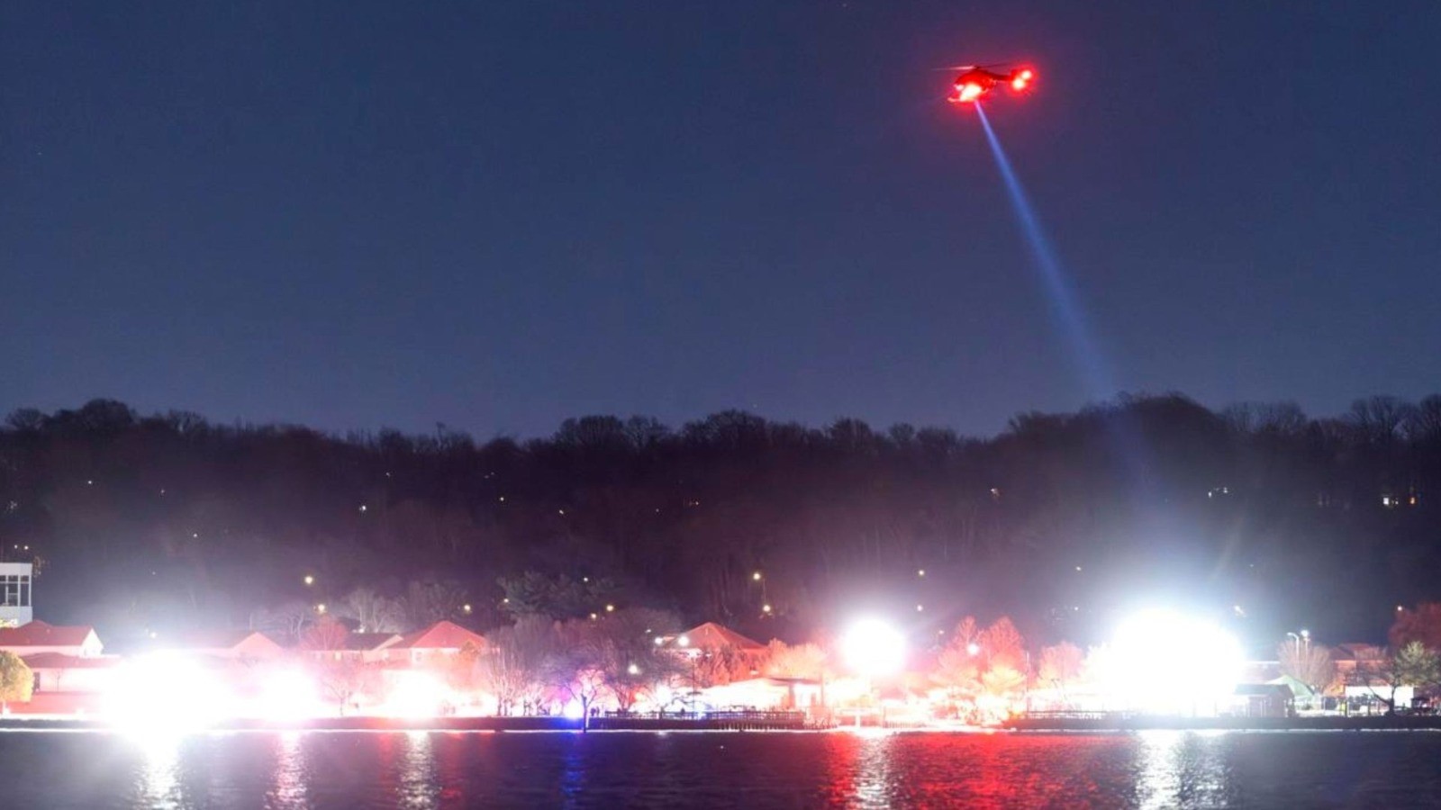 Descartan supervivientes en el accidente aéreo en Washington; recuperados 28 cuerpos