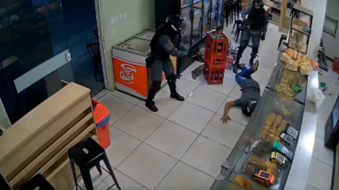 Video: Así fue el violento robo en una panadería