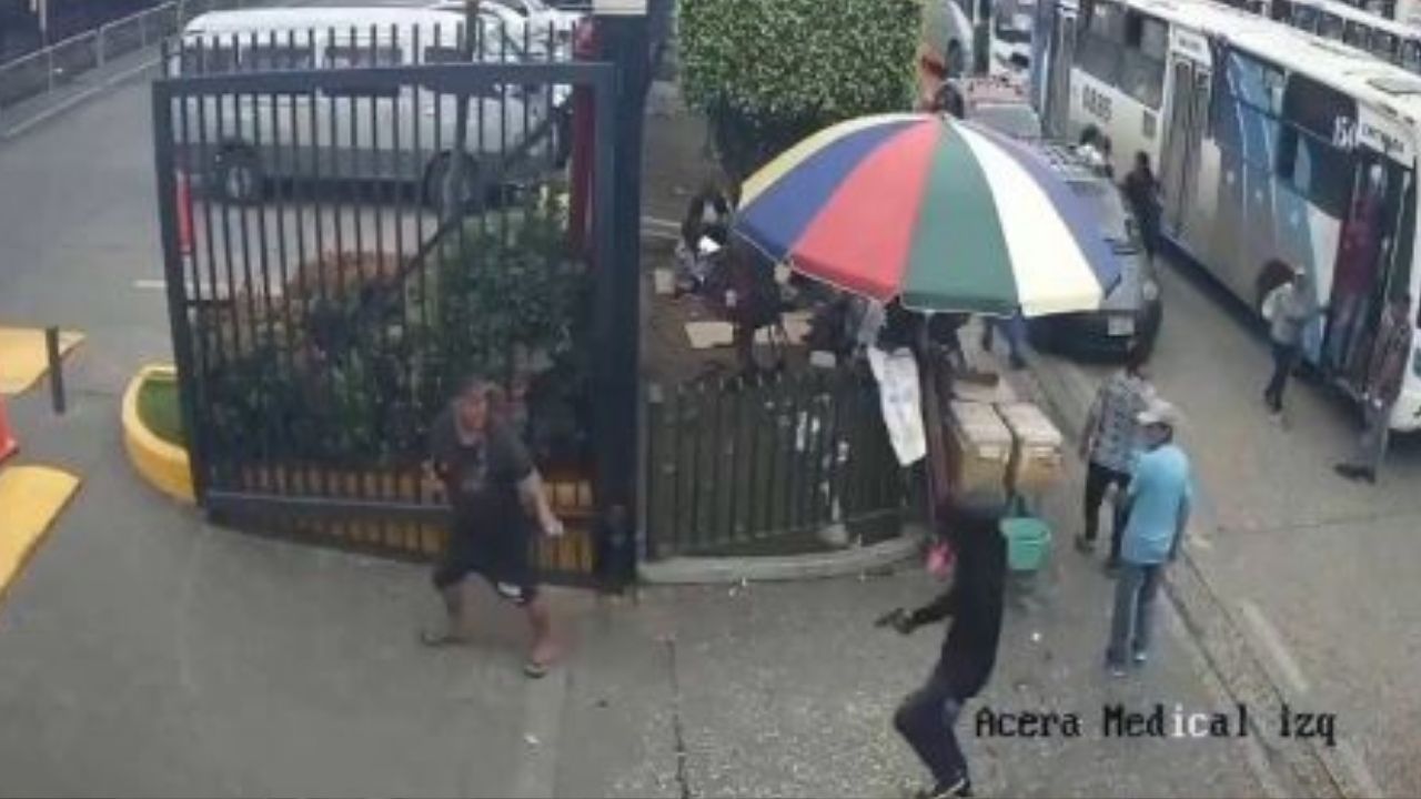 Video revela cómo sicario mató a hombre que hablaba por celular en estación de bus