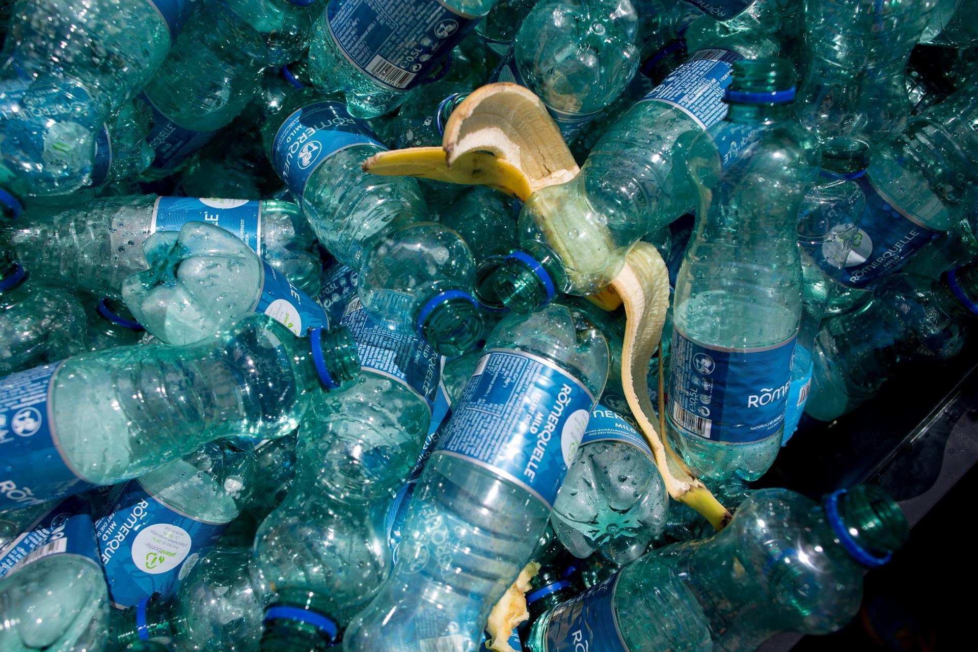 En Austria cobrarán “depósito” por botellas de plástico y latas
