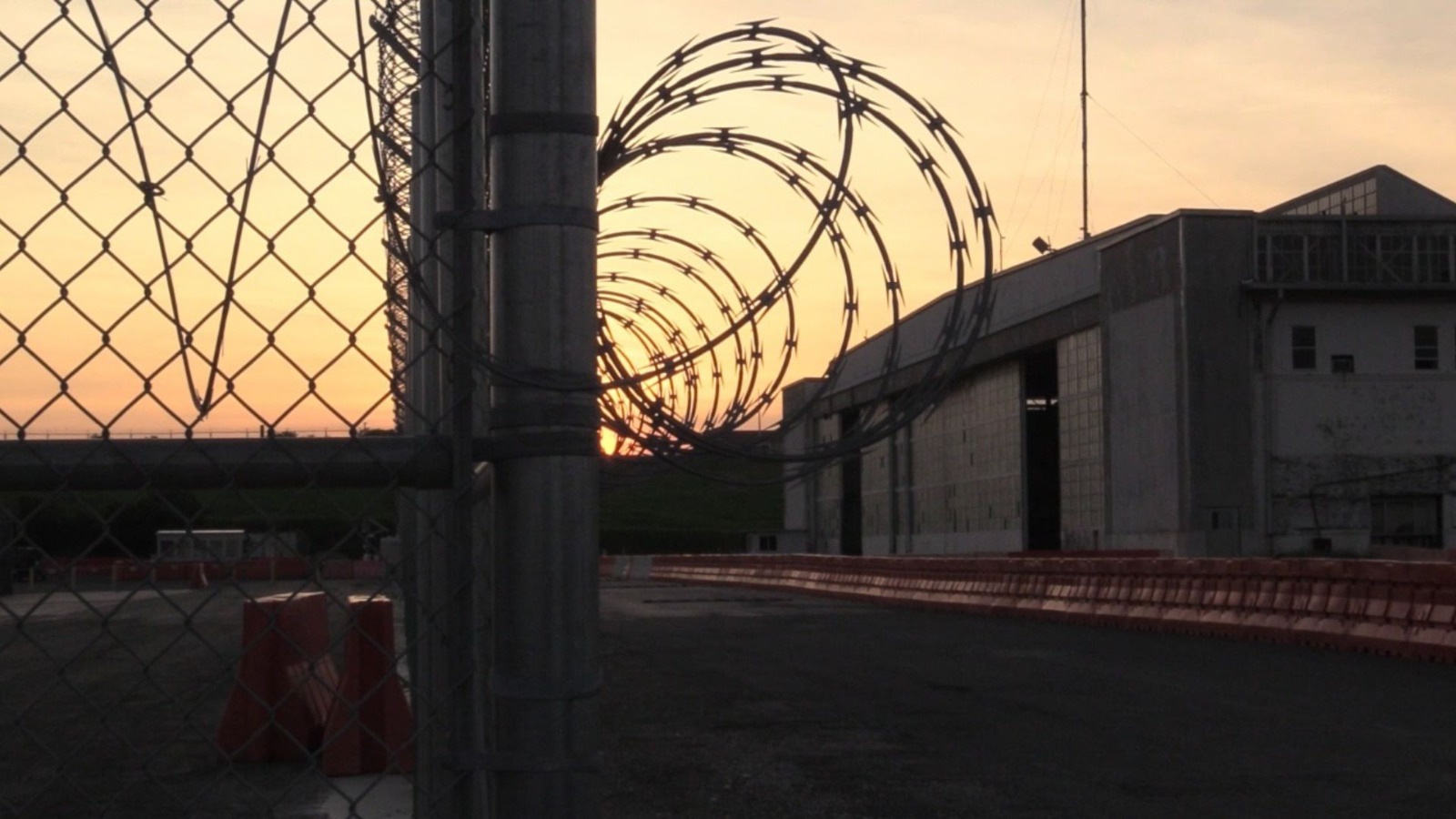 Trump evalúa usar la base de Guantánamo para detener a migrantes indocumentados