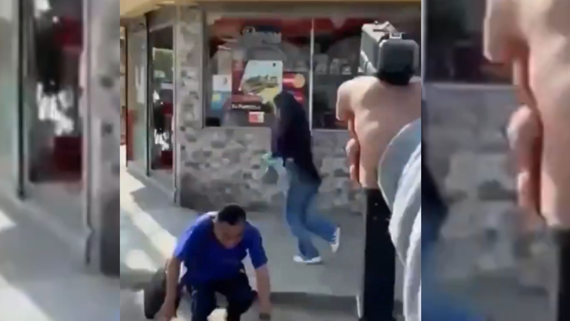 VIDEO: Sicarios en motocicleta disparan en ráfaga contra clientes de una pollera