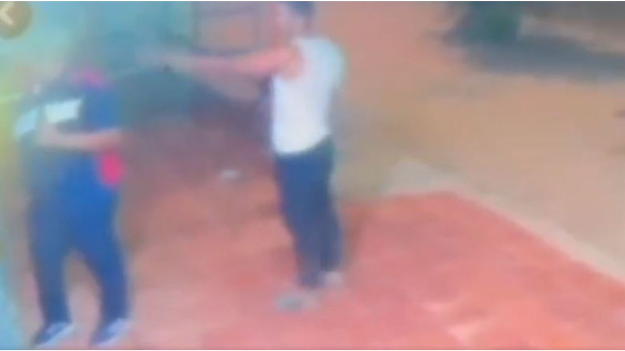 Video captura momento en que carnicero es asesinado por su amigo cuando compraba cervezas