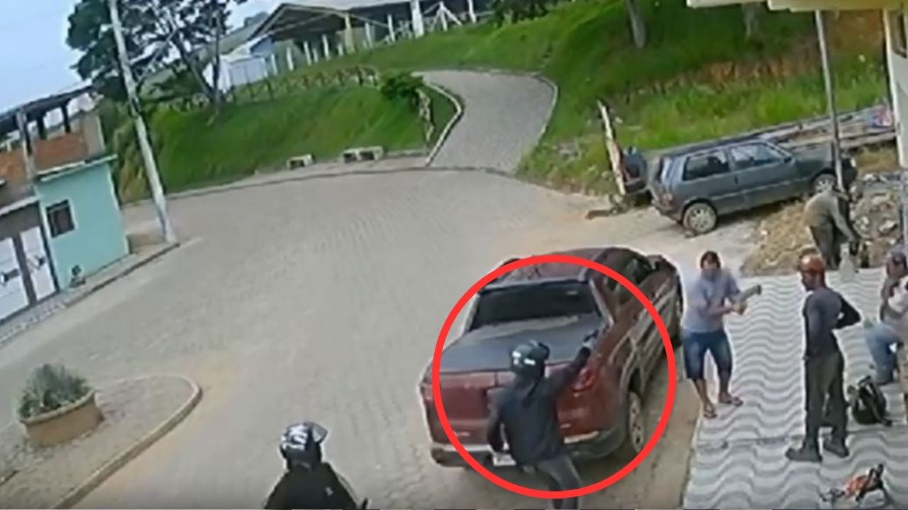 VIDEO: Graban momento en que sicario mata a comerciante frente a sus amigos