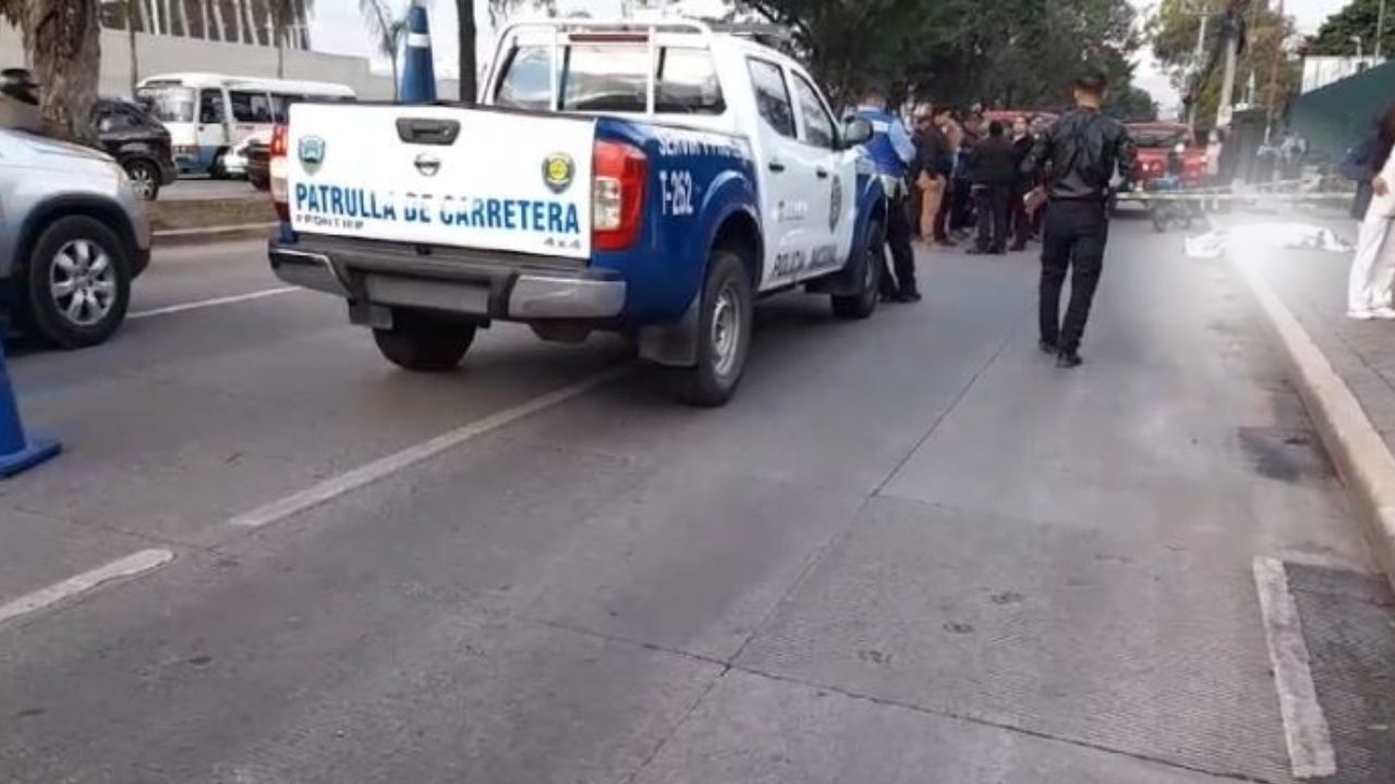'Lo quiso proteger', anciano muere atropellado cuando llevaba a su hijo especial al hospital en Tegucigalpa