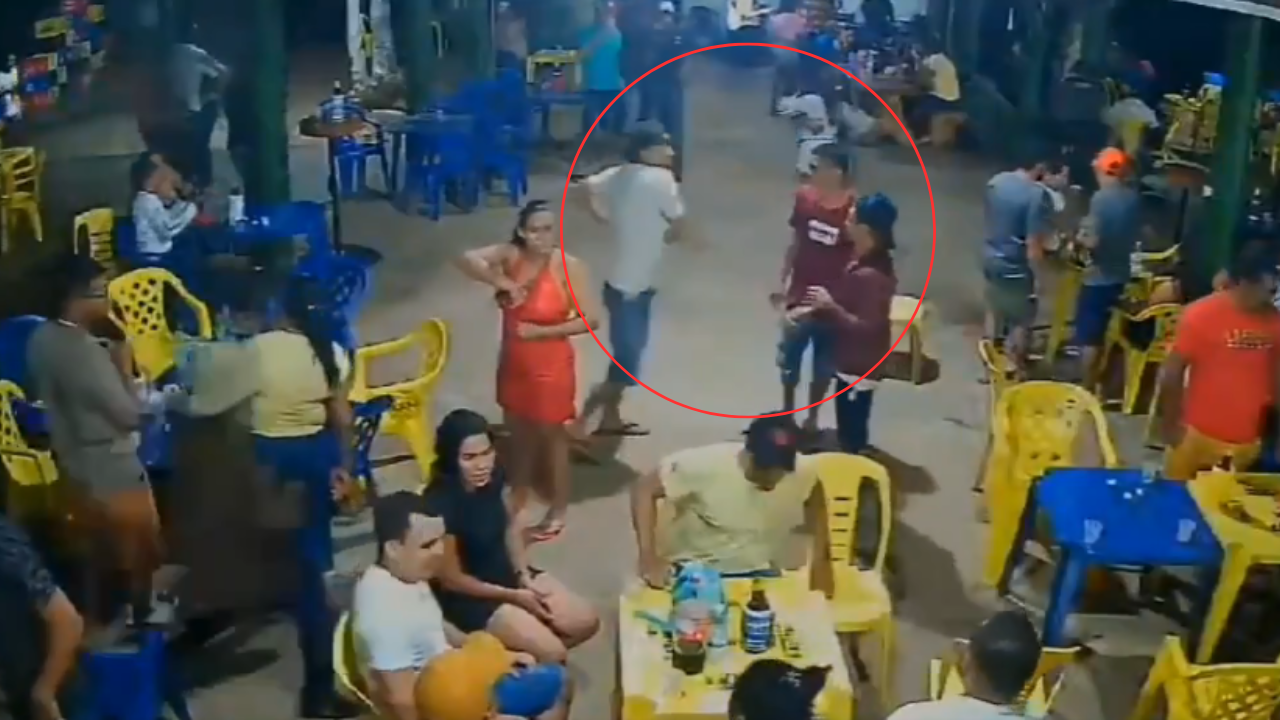 Video: hombre 'bolo' apuñala a otro en el cuello hasta matarlo durante una discusión