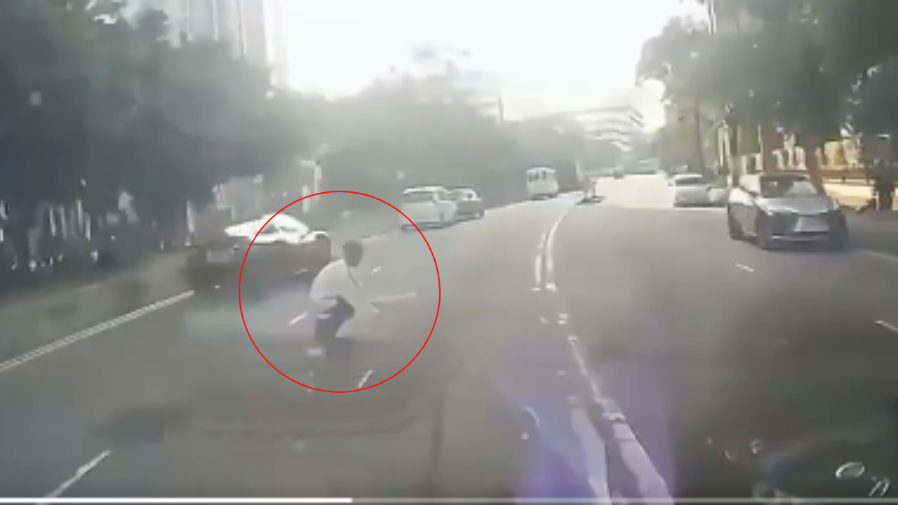 Video: hombre se lanza debajo de un automóvil para quitarse la vida