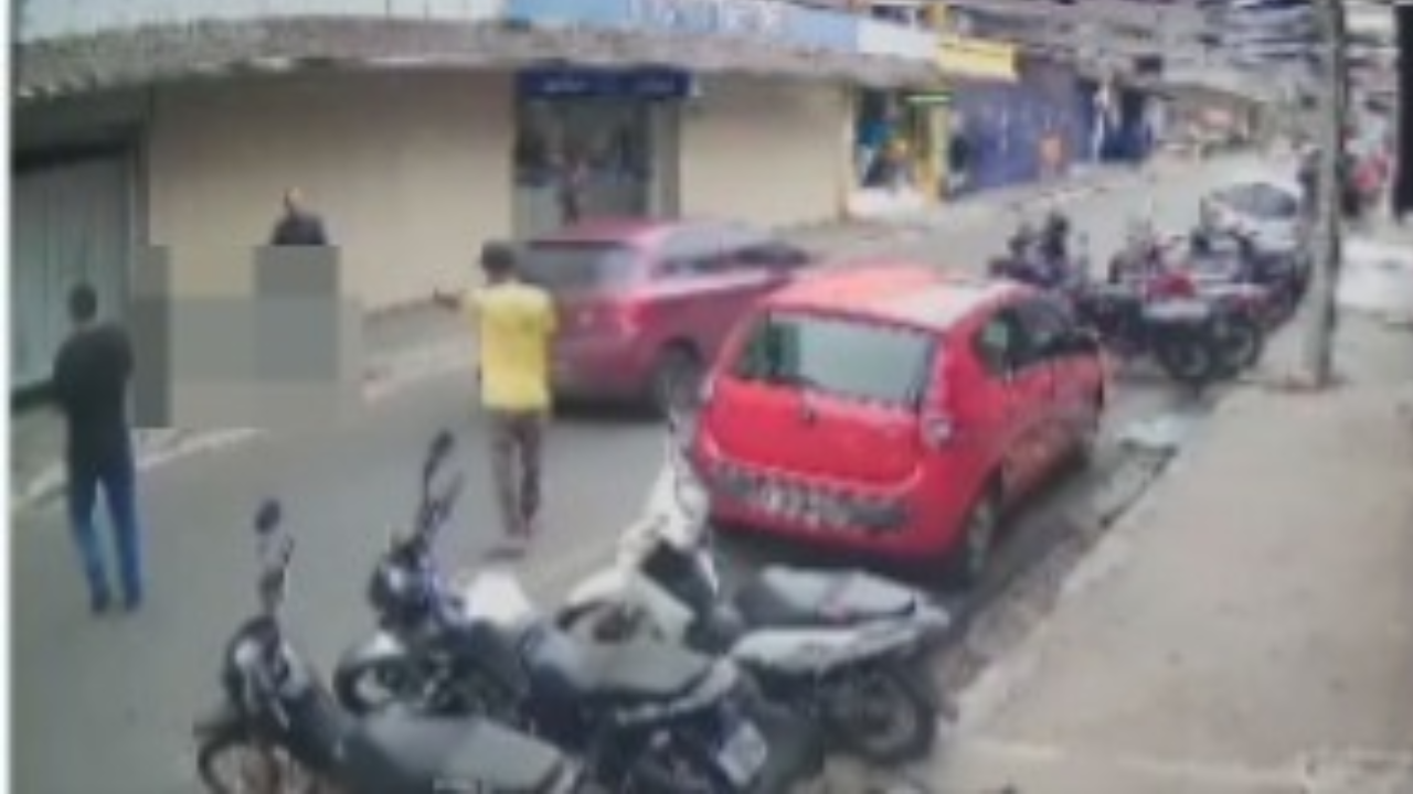 Impactante: Hombre se quita la vida en plena calle y el momento queda registrado en video