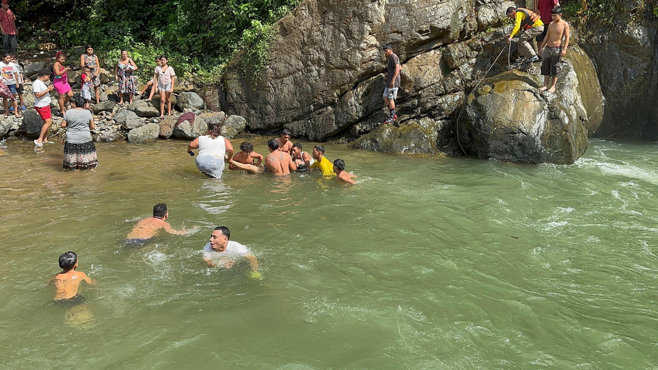 Imagen de Vídeo: así intentaron salvar a joven que murió ahogada en una quebrada en El Progreso