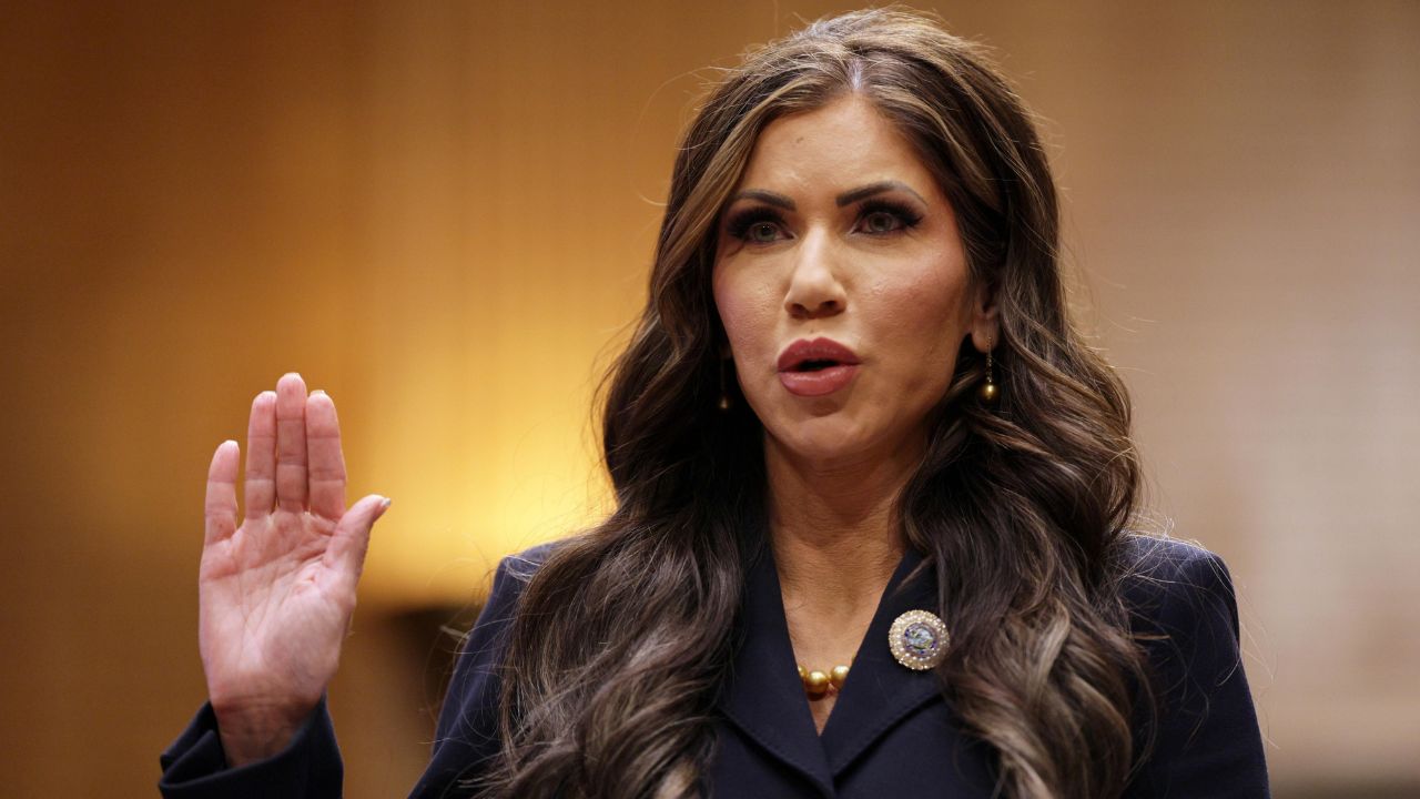 ¿Quién es Kristi Noem, nueva secretaria de Seguridad Nacional de Estados Unidos?