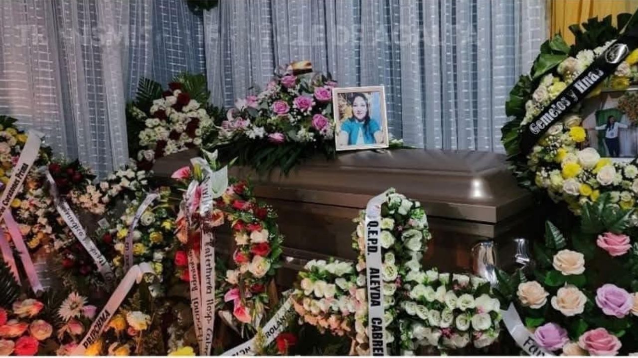 A 10 días de su asesinato, le dan el último adiós a la maestra Aleyda Cabrera en Gualaco