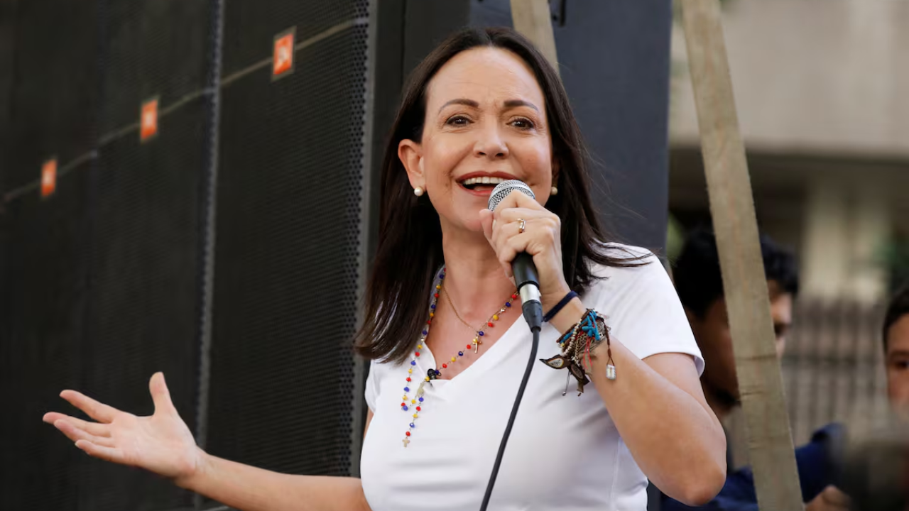 María Corina Machado dice que vienen "nuevas acciones" y llama a "todos" a estar "listos"