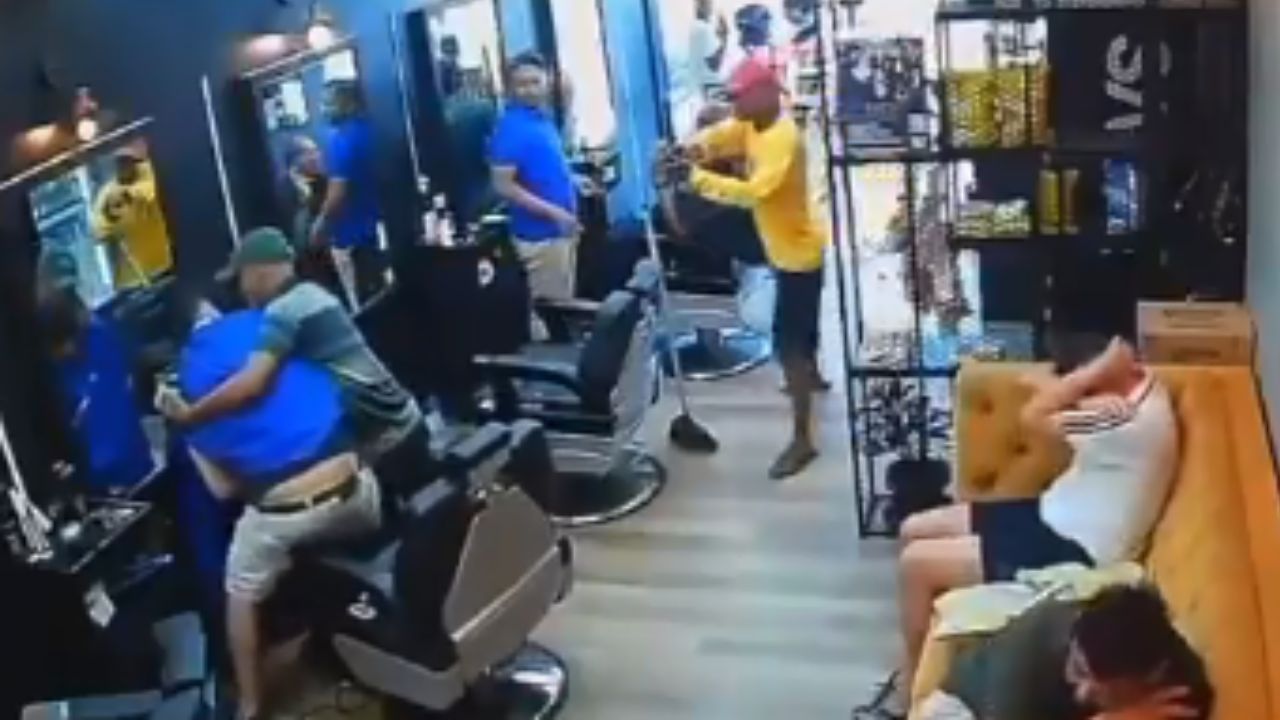 Vídeo: Asaltantes matan a policía que estaba como cliente en una barbería