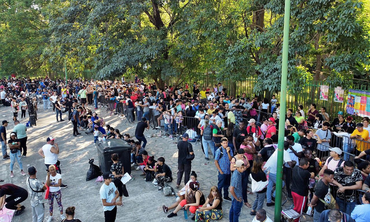 Miles de migrantes buscan asilo en México para impedir que los deporten