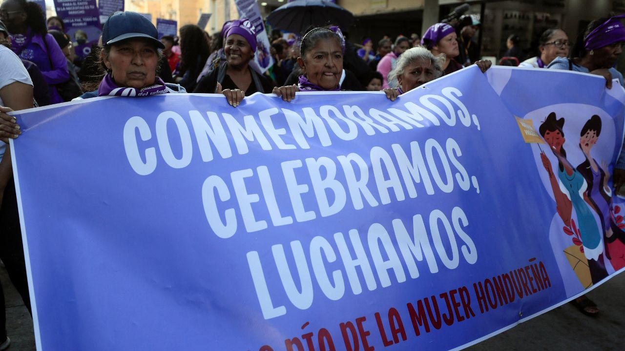 Imagen de Mujeres hondureñas conmemoran su día exigiendo justicia y que cese violencia contra ellas