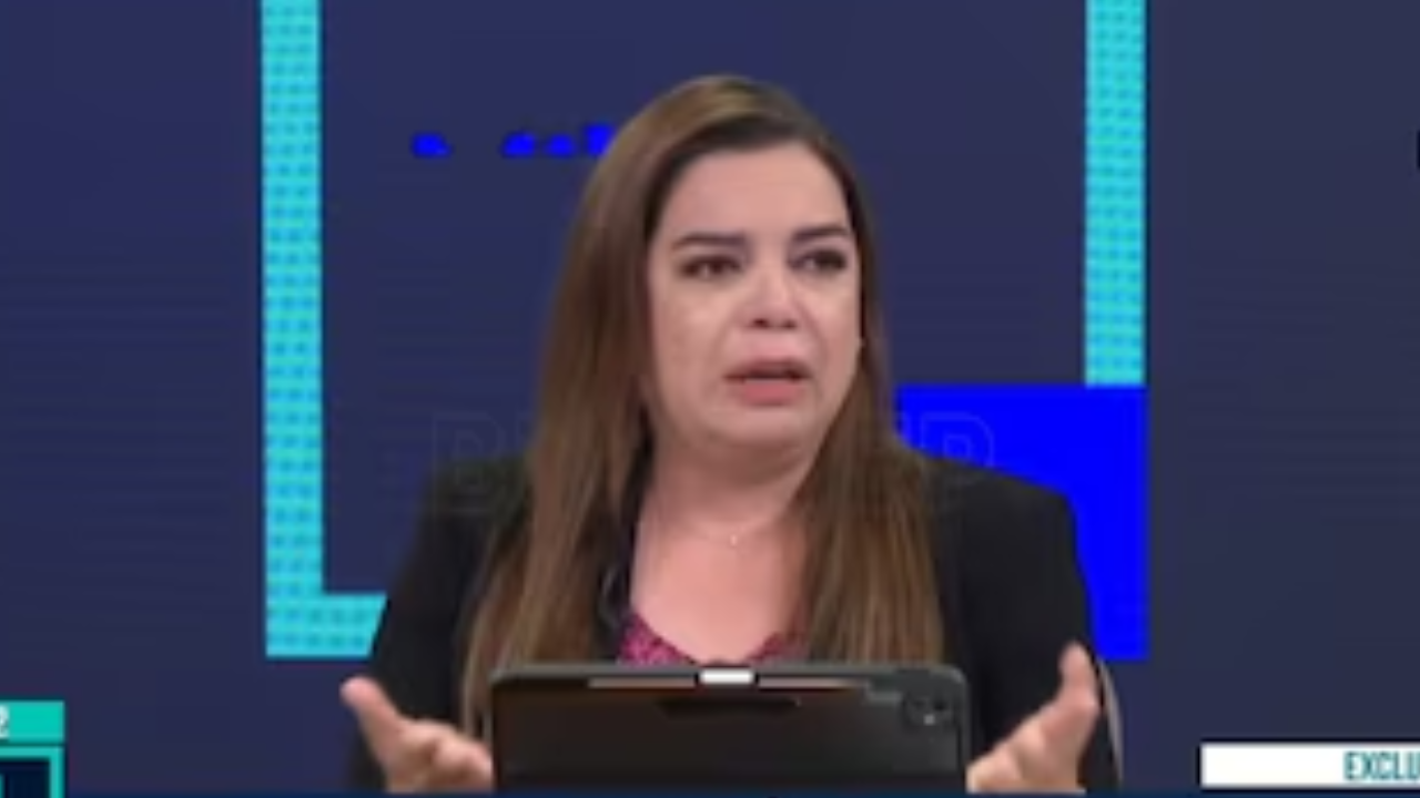 Video: Periodista recibe devastadora noticia en plena transmisión