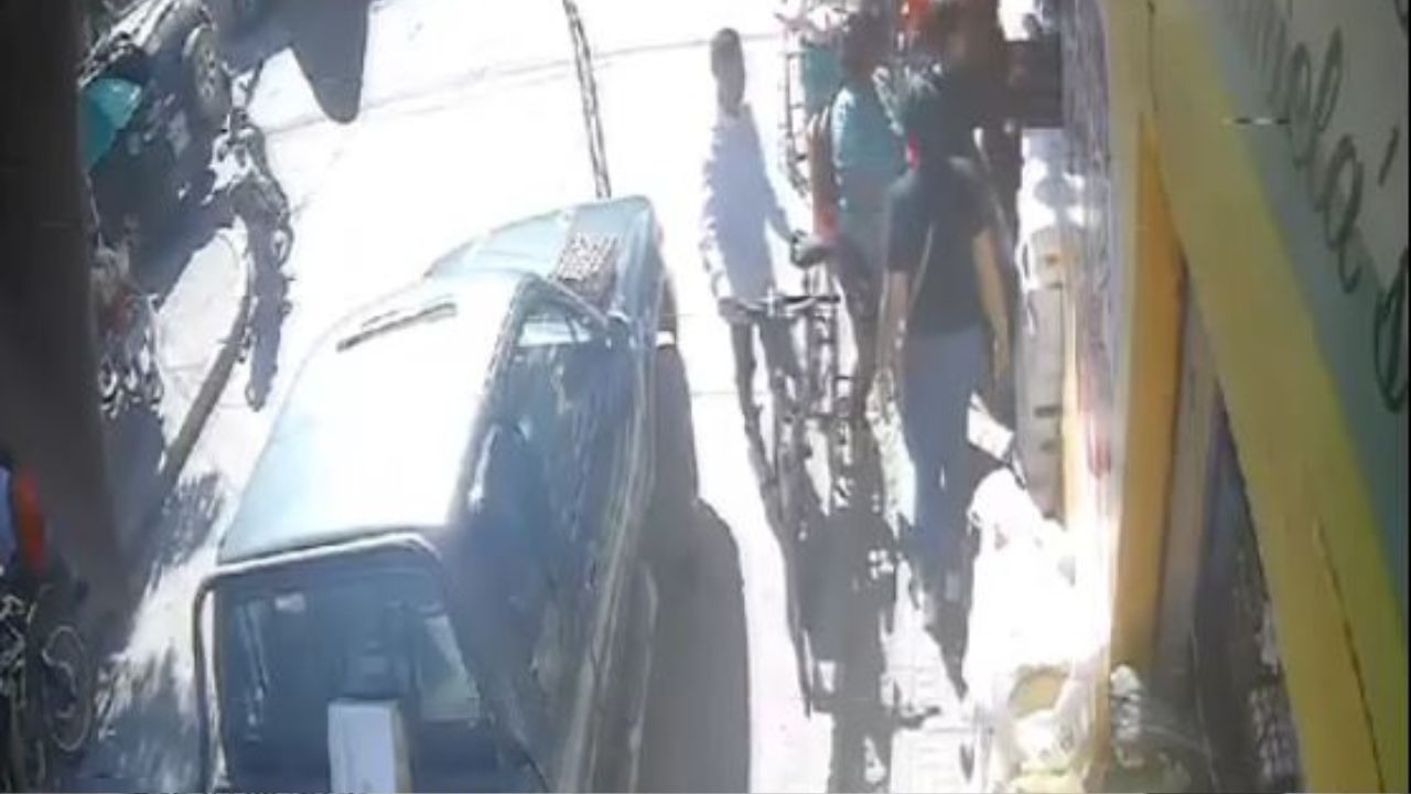 'En un descuido', graban cuando ladrona abre mochila a compradora de mercado en  Comayagua