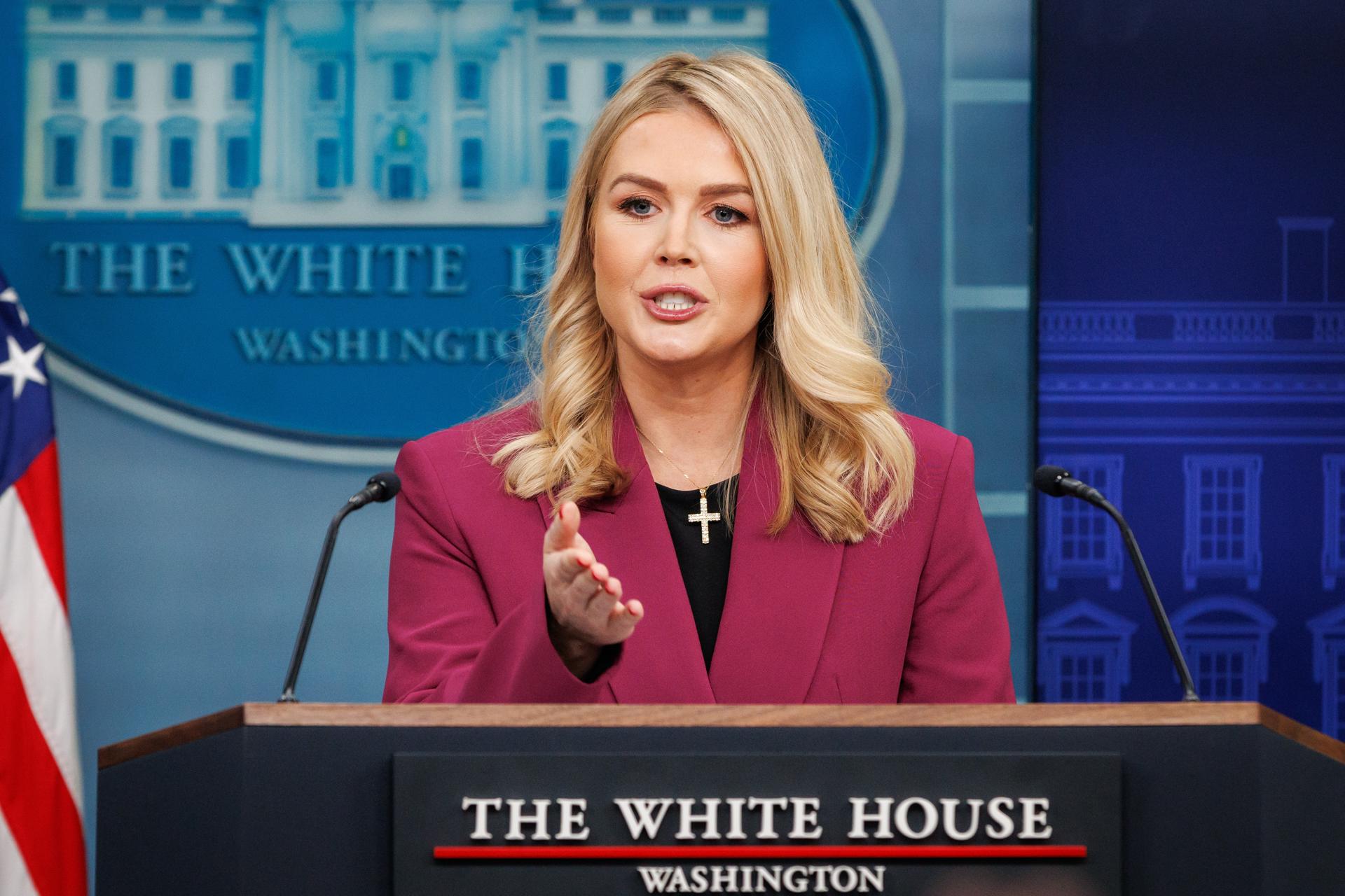 Casa Blanca culpa de la escasez de huevos a que Biden mandó matar 100 millones de pollos
