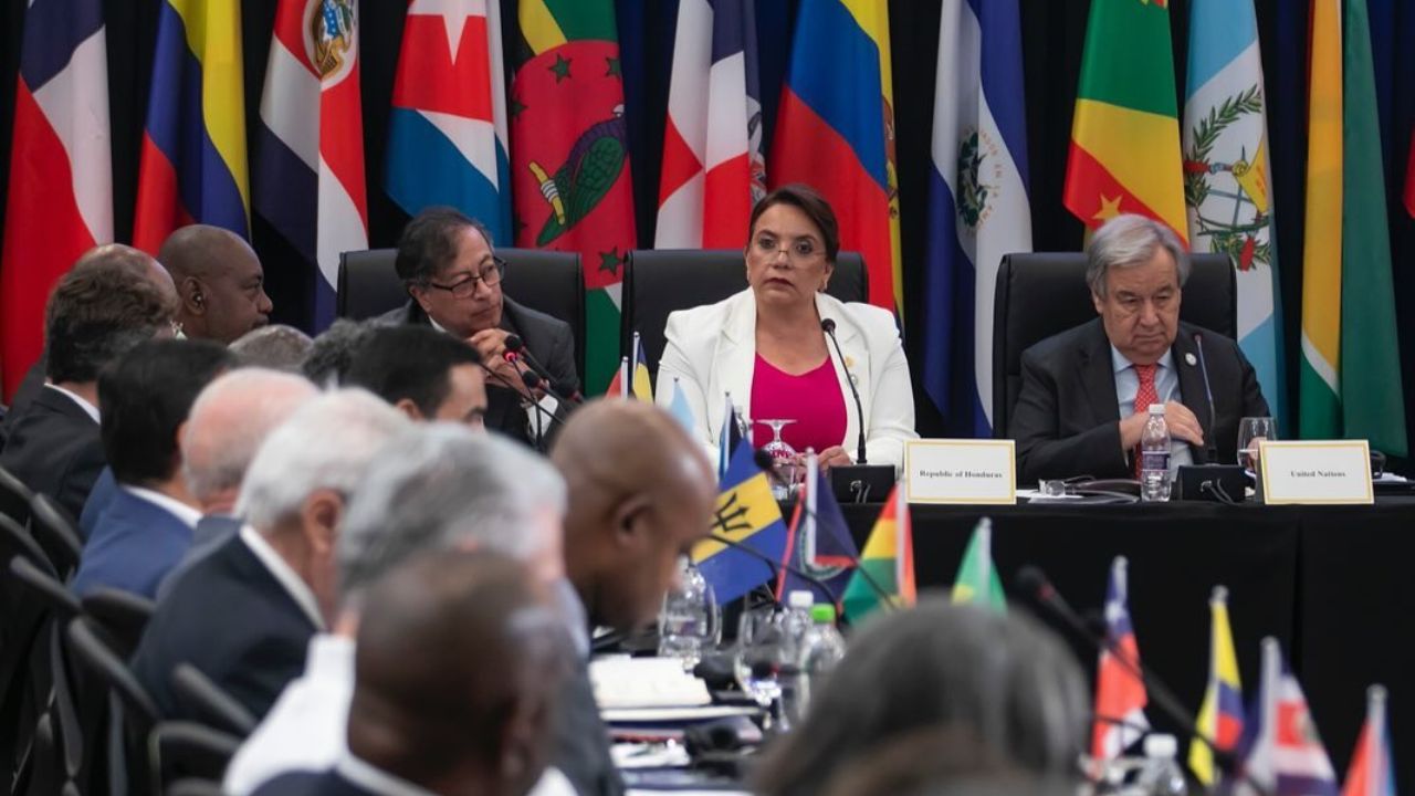 Gustavo Petro llegará a Honduras por reunión de la Celac convocada por Castro