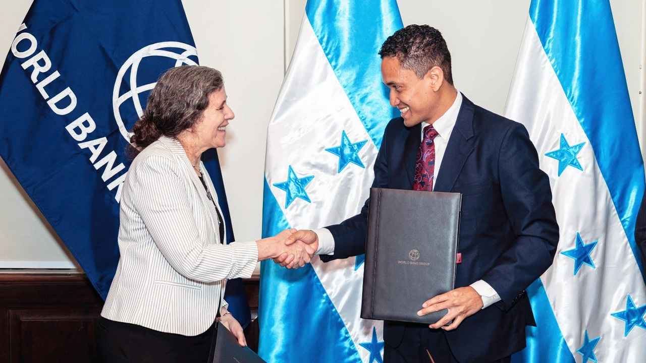 Honduras y BM firman préstamo por $145 millones para impulsar transparencia fiscal y sostenibilidad económica