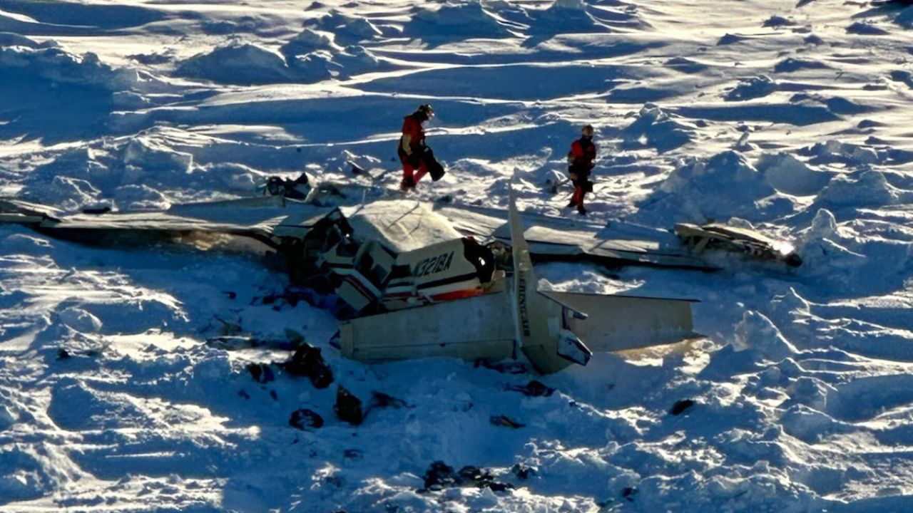 Imagen de Al menos tres muertos tras localizar restos de avión que desapareció en Alaska el jueves