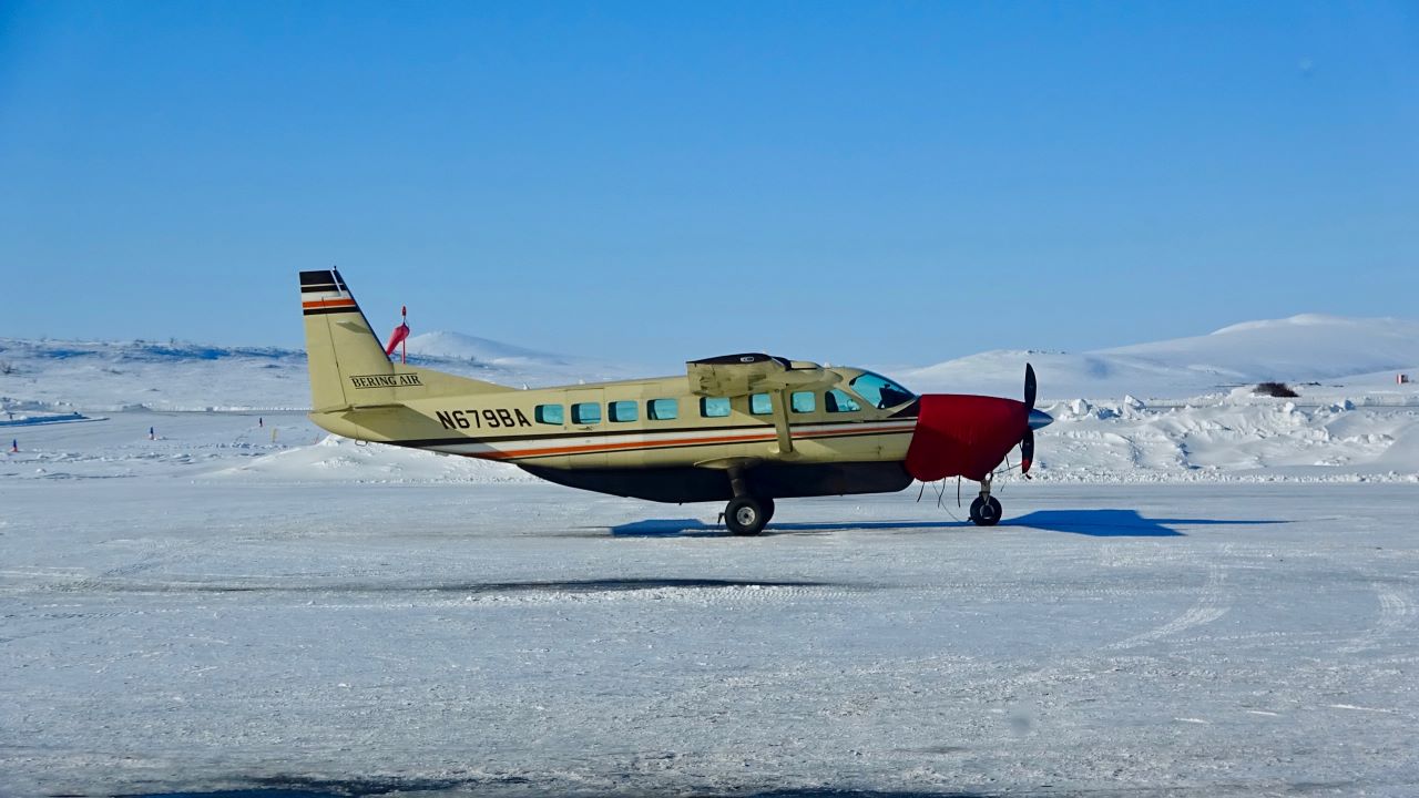 Una avioneta con diez personas a bordo desaparece en Alaska