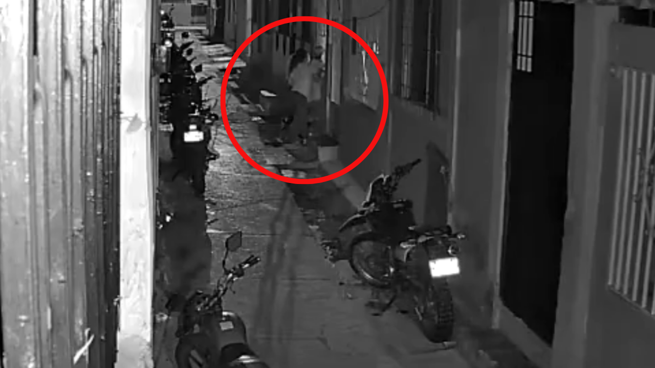 Video: Captan a sujetos robando lácteos en colonia de Tegucigalpa