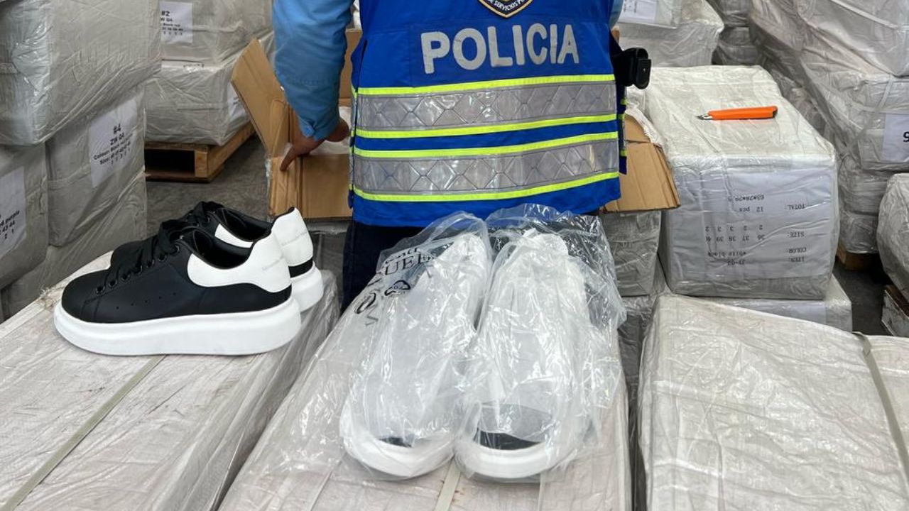 Policía decomisa millones de lempiras en tenis falsificados en aduana hondureña