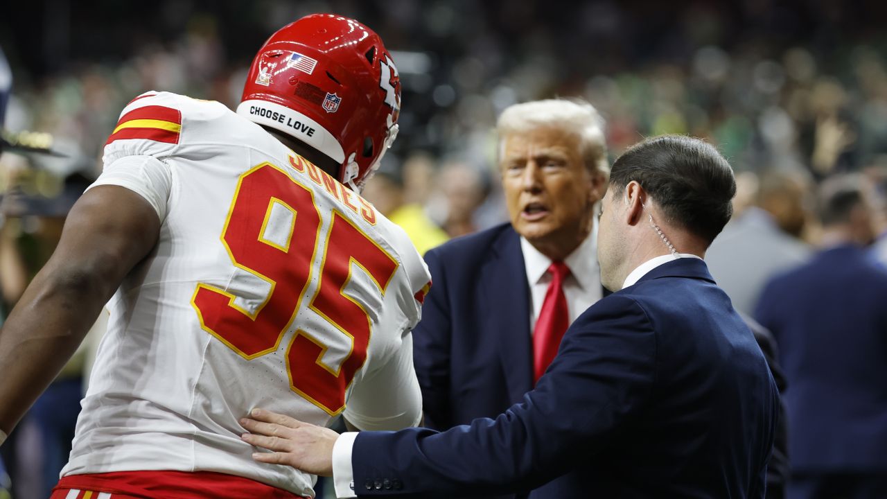 Trump se convierte en el primer presidente de Estados Unidos en asistir a un Super Bowl