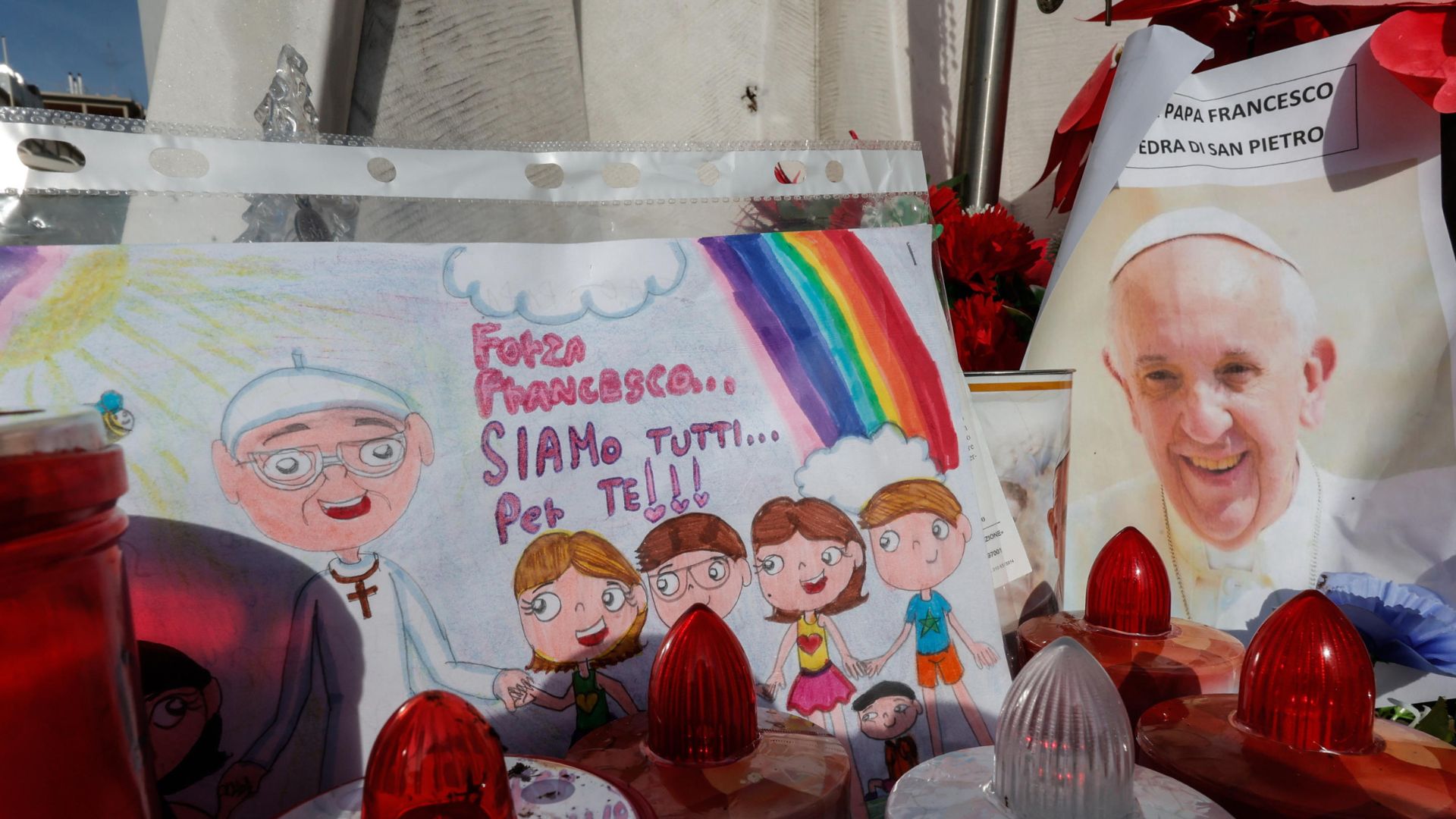 El papa sigue con su tratamiento, su humor es bueno y el Vaticano organiza rezo rosario