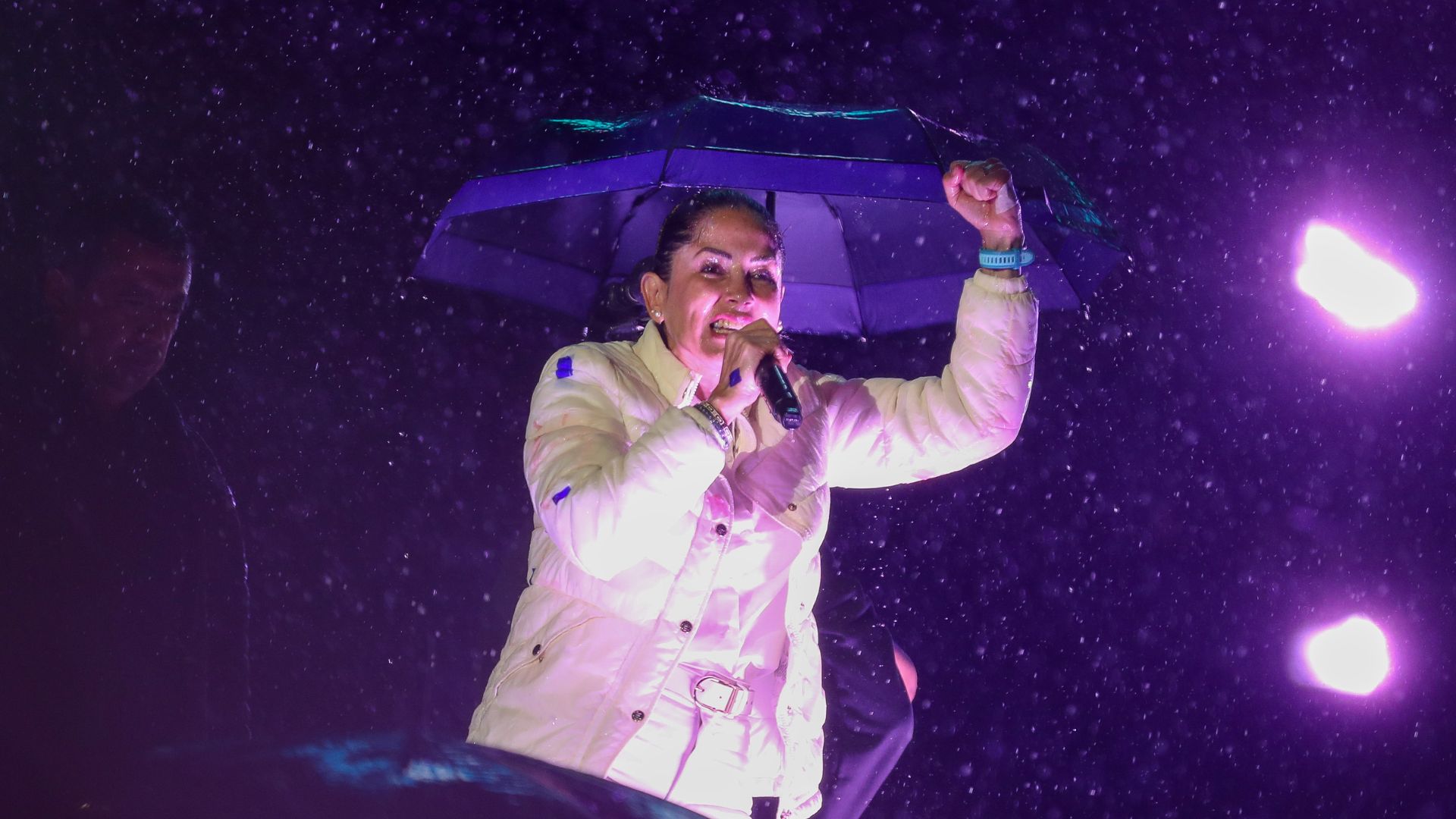 La candidata correísta Luisa González denuncia 'irregularidades' en elecciones de Ecuador