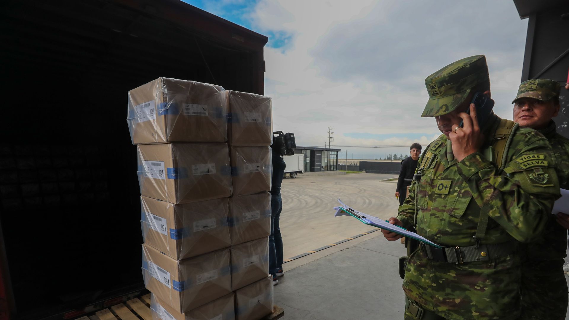 Arrancan elecciones en Ecuador para elegir presidente y renovar el Parlamento