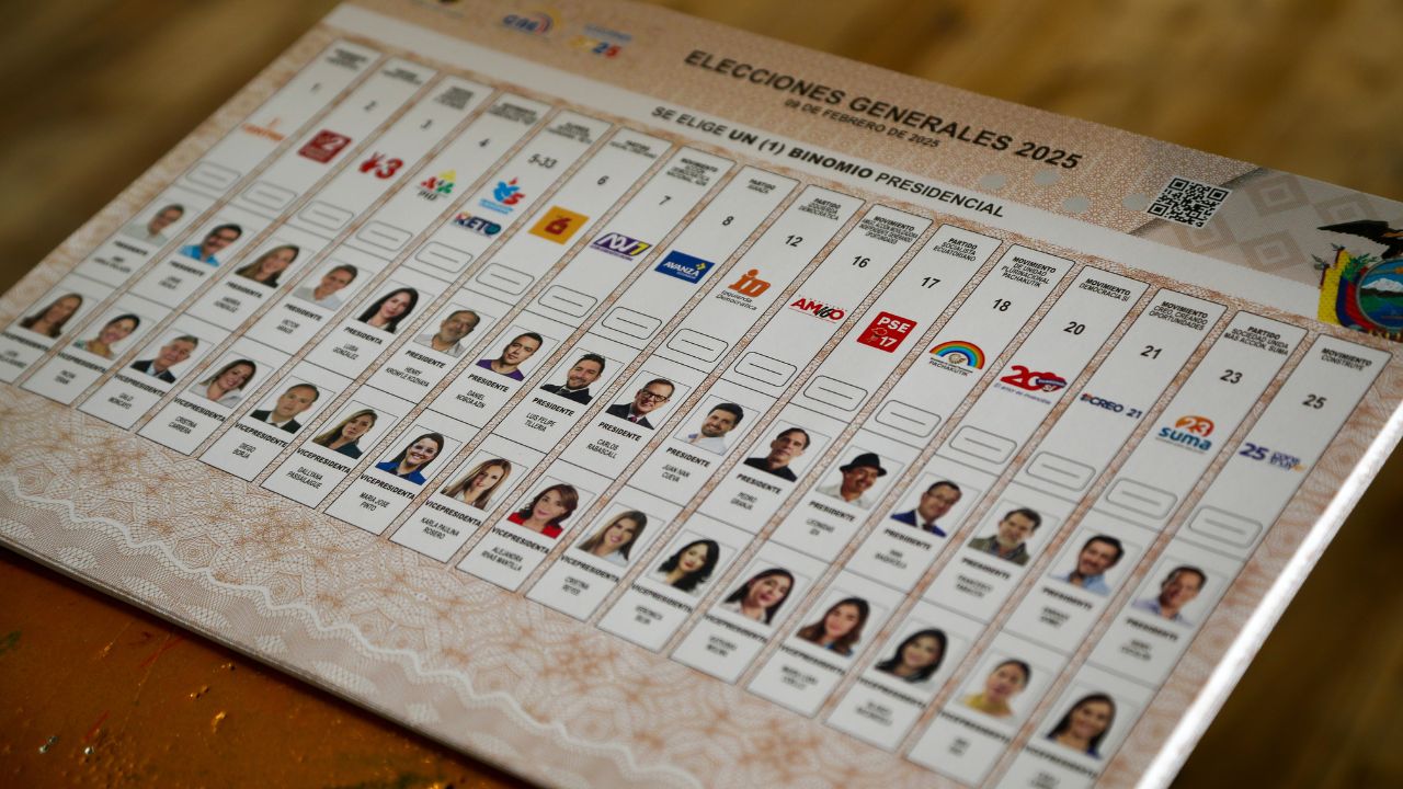 Más del 55 % de ecuatorianos votaron en las primeras ocho horas de elecciones