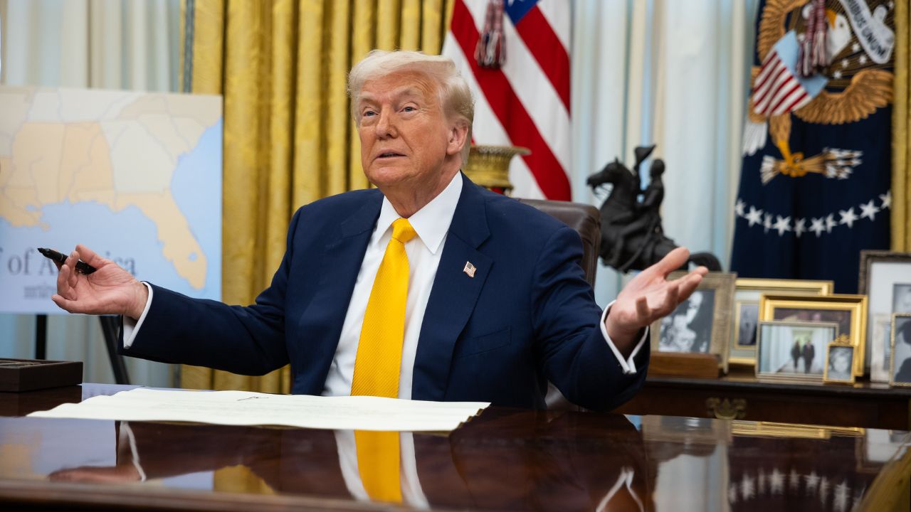 Juez federal permite proceder al plan de Trump para apartar a miles de empleados de USAID