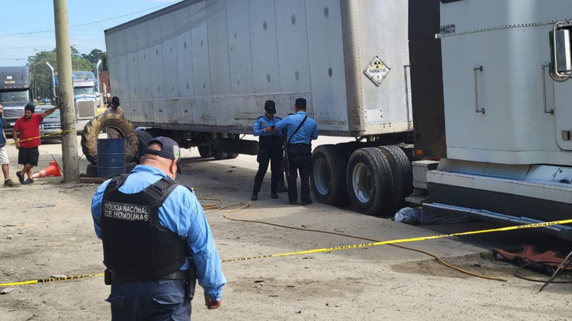 Así fue como hondureño que cambiaba llanta murió arrollado por un camión