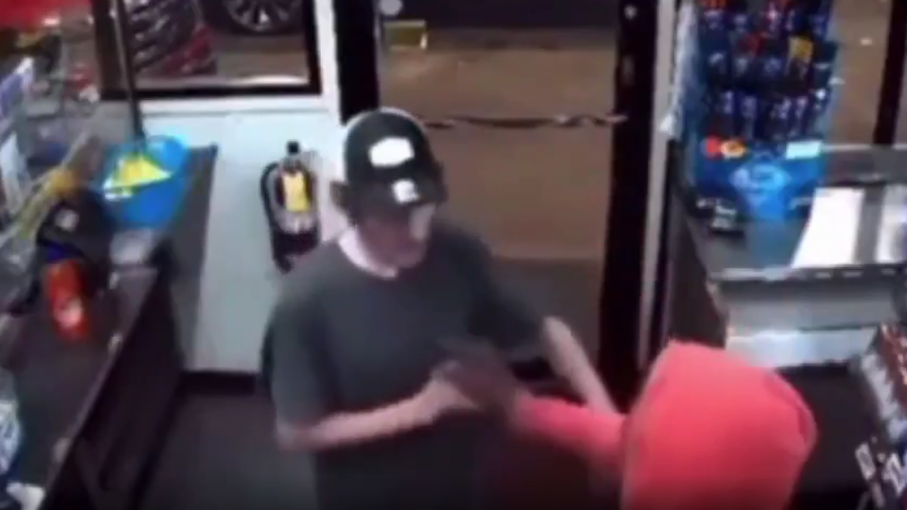 Video: Joven pide a ladrones que le devuelvan su teléfono y es asesinado a sangre fría