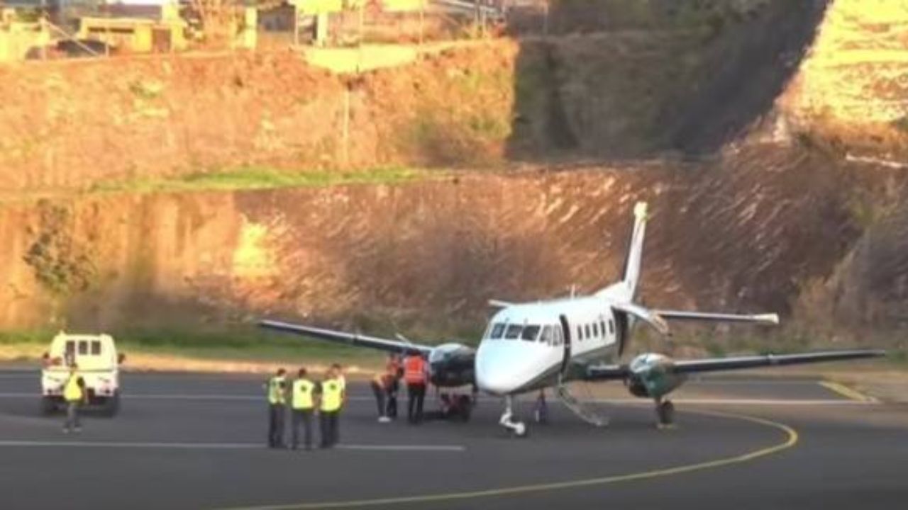 Llanta de avioneta estalla en plena pista en aeropuerto Toncontín