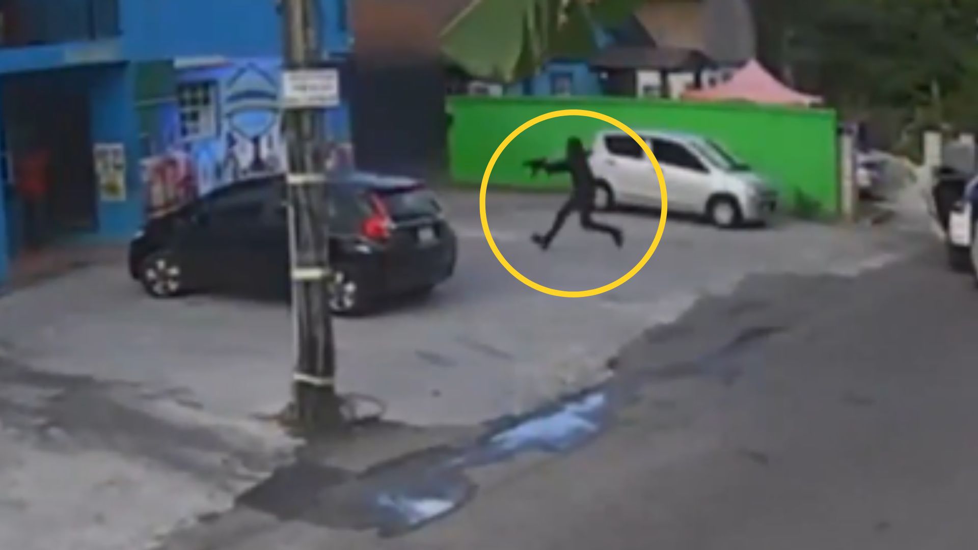 '¡A mi papi, no!': Acribillan a hombre frente a su pareja e hijo dentro de su carro