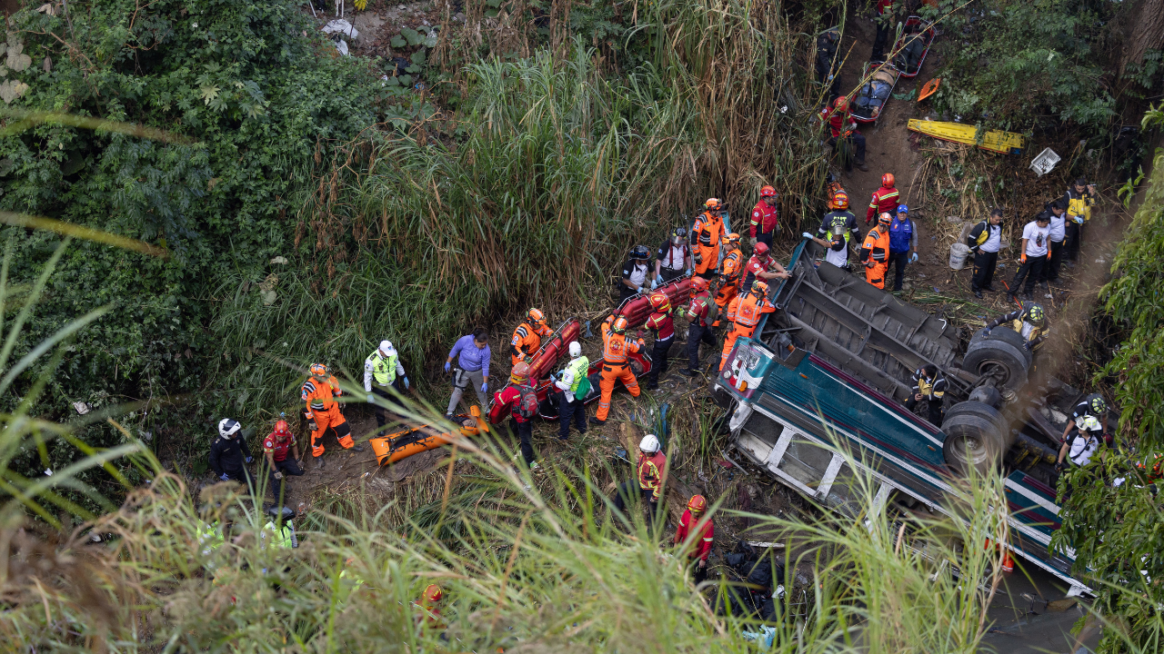 "Me enseñaron fotos, pero no creo que sean ellos": padre busca a sus hijos tras accidente en Guatemala