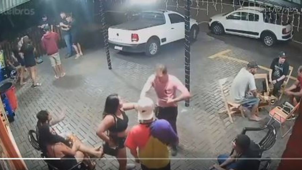Video: Mujer apuñala en el corazón a hombre que discutía con su novio