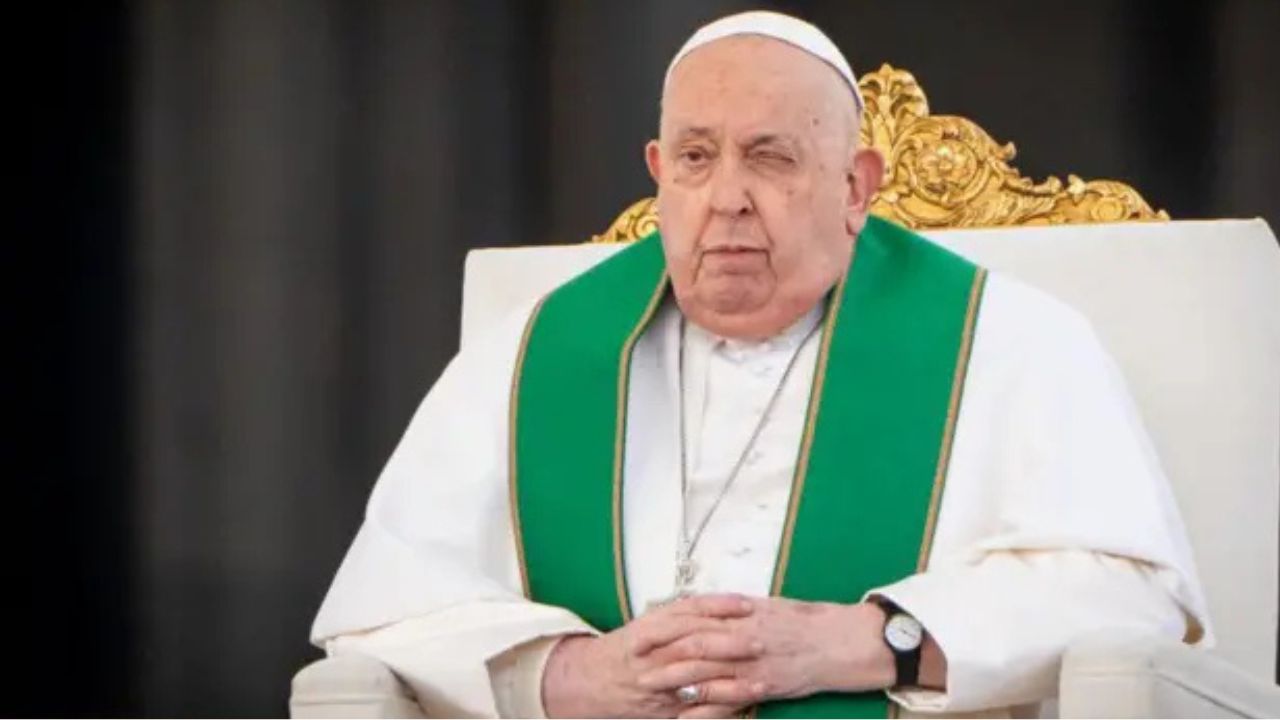 El papa sufre un "repentino" empeoramiento respiratorio tras una crisis de broncoespasmo