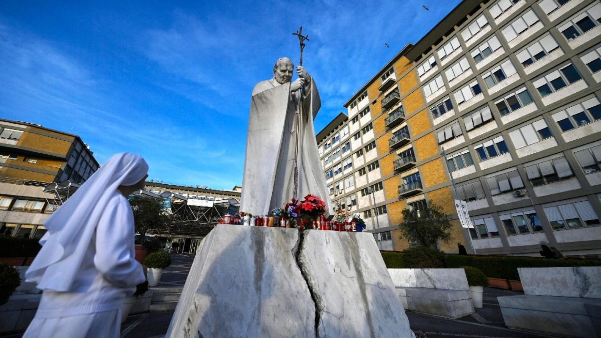 El papa Francisco, hospitalizado, envía mensaje para el Ángelus y expresa su cercanía con Ucrania